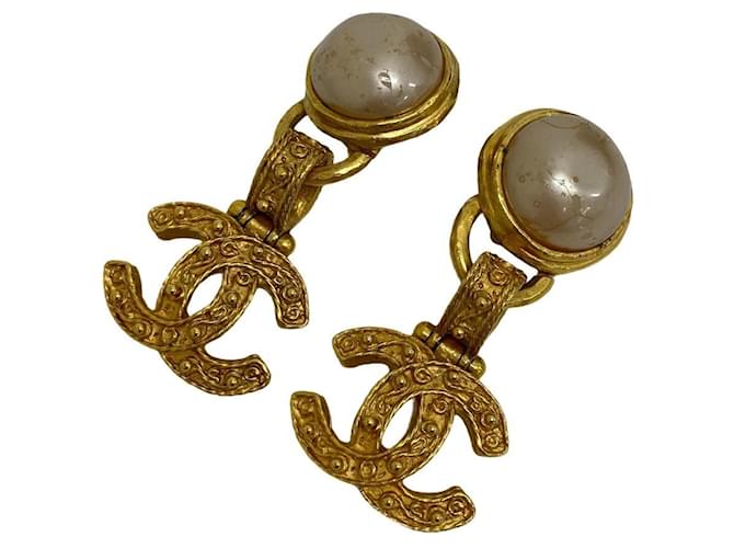 Chanel Coco Mark Gold Clip Earrings Golden  ref.1507636