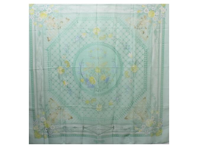 Écharpe en soie grande Hermès en vert clair  ref.1508069