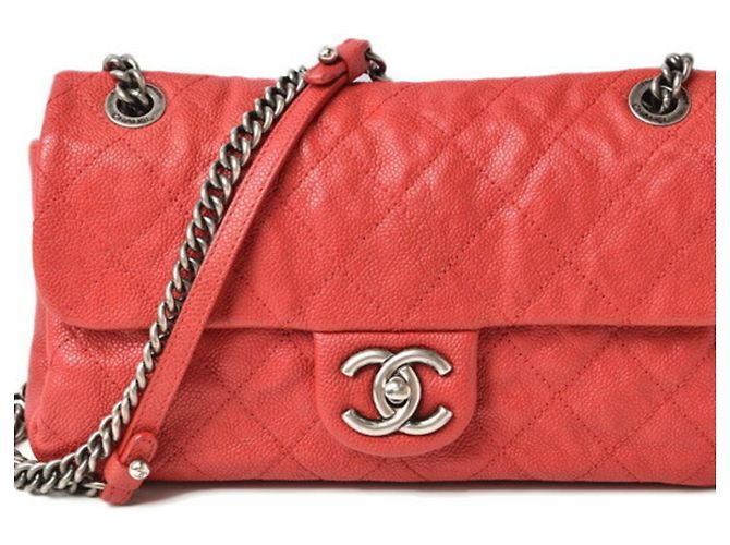 Bolsa de ombro em couro caviar vermelho Chanel