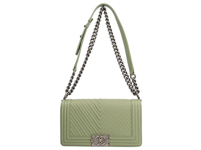 Chanel Boy Chanel V Stitch Schultertasche Grün