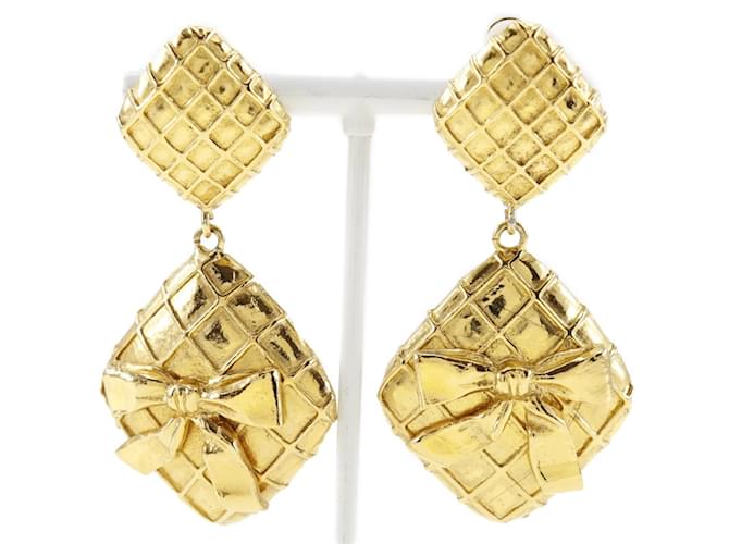 Chanel Quilted Gold Plated Ladies Earrings Golden Gold-plated  ref.1510935