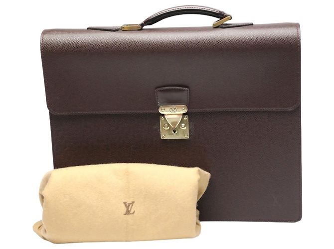 Borsa Louis Vuitton Taiga Moscova Bordò