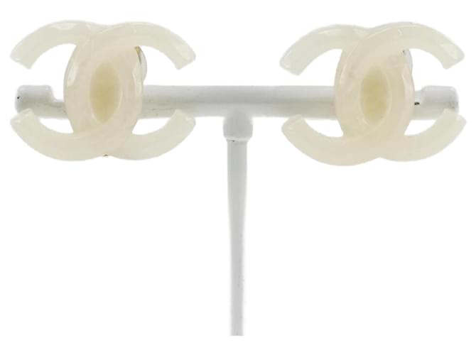 Brincos Clip Coco Mark da Chanel Branco Plástico  ref.1511539