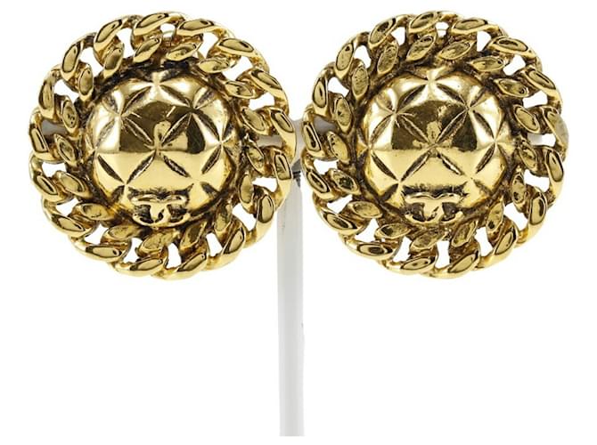 Timeless Pendientes de clip de oro vintage Matelassé de Chanel Dorado  ref.1511541