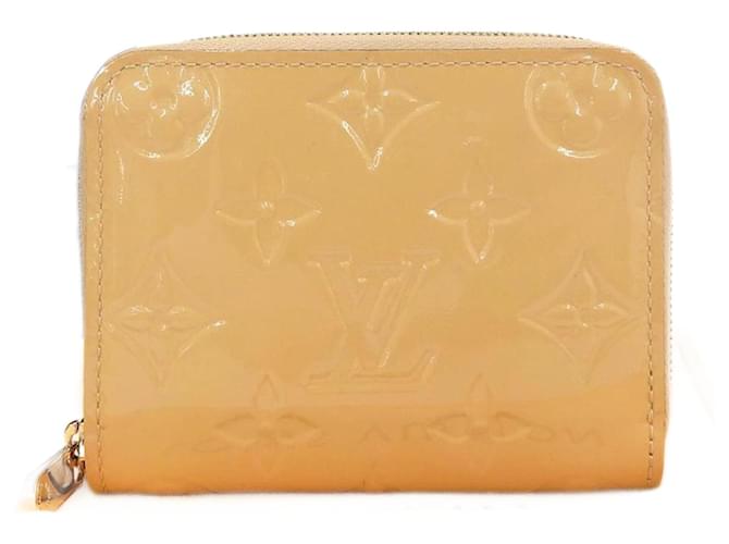 Louis Vuitton Monogram Vernis Zippy Coin Purse Beige Patent leather  ref.1513117