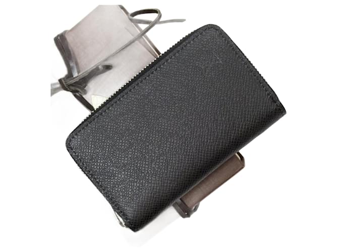 Porte-monnaie Taiga Louis Vuitton Cuir Noir Gris  ref.1515190