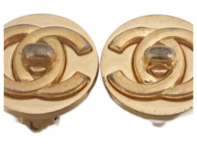 Brincos de clip de ouro vintage da Chanel Dourado  ref.1515440