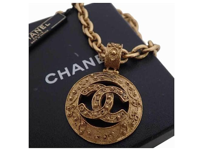 Chanel Gold Pendant Necklace Golden  ref.1515442