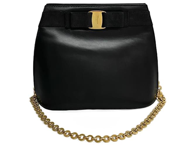 Bolso de hombro de cuero de ternera con cadena y lazo Vara de Salvatore Ferragamo Negro  ref.1515743