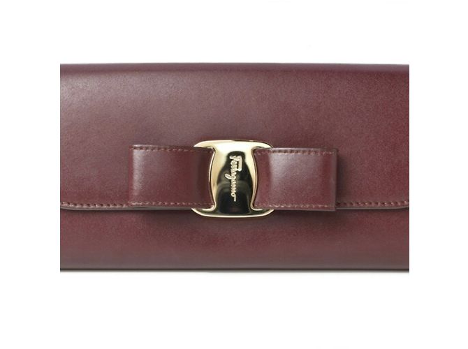 Cartera larga de cuero burdeos Salvatore Ferragamo