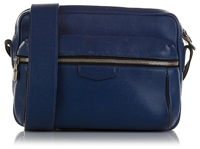 Bolso cruzado Outdoor Messenger PM Taiga azul Louis Vuitton Cuero  ref.1520858