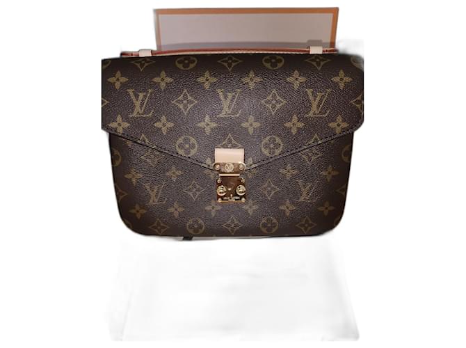 Louis Vuitton Metis Vuitton Marrone Tela  ref.1522583