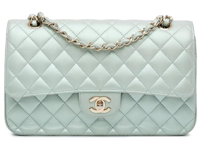 Chanel Blu Medio Classico Iridescente Pelle di Agnello Doppio Pieghe Blu chiaro  ref.1523903