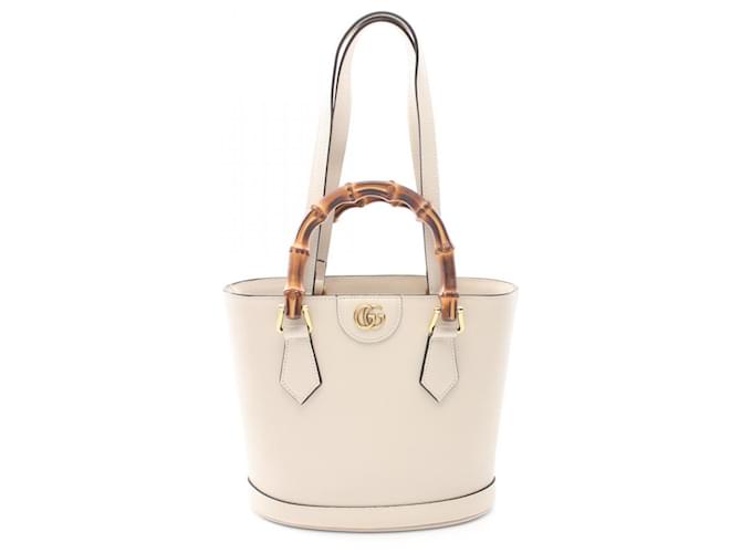 Sac fourre-tout Gucci Bamboo Cuir Beige  ref.1525469