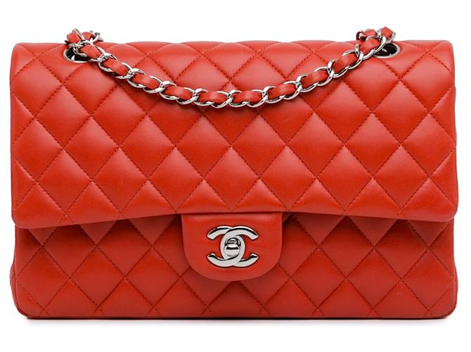 Sac à épaule Chanel Medium Classic en cuir d'agneau rouge à double rabat  ref.1526396