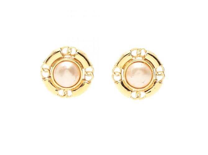 Brincos de clipe em ouro banhado Chanel Coco Mark Branco Dourado Banhado a ouro  ref.1526919