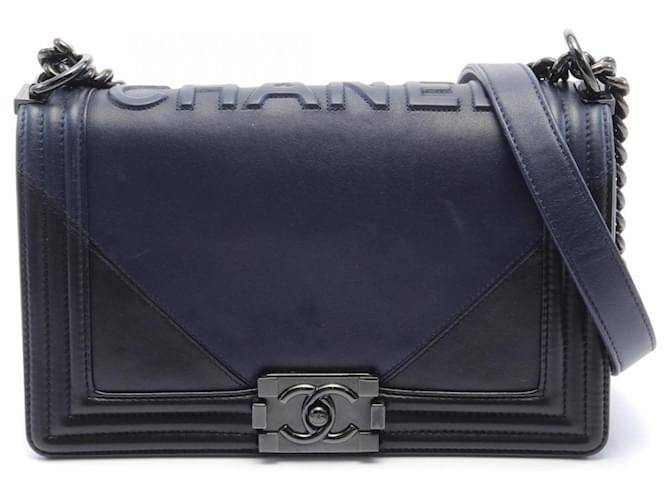 Sac à épaule Boy Chanel embossé Cuir Noir Bleu Marine  ref.1528291