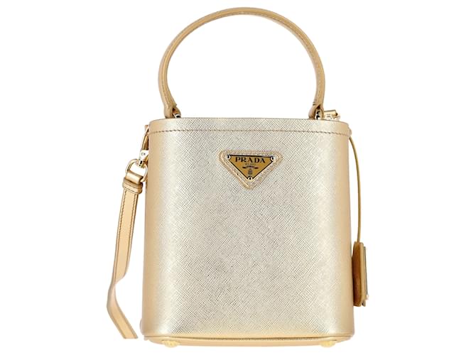 Sac seau à main Prada Mini Panier en cuir Saffiano doré  ref.1528946