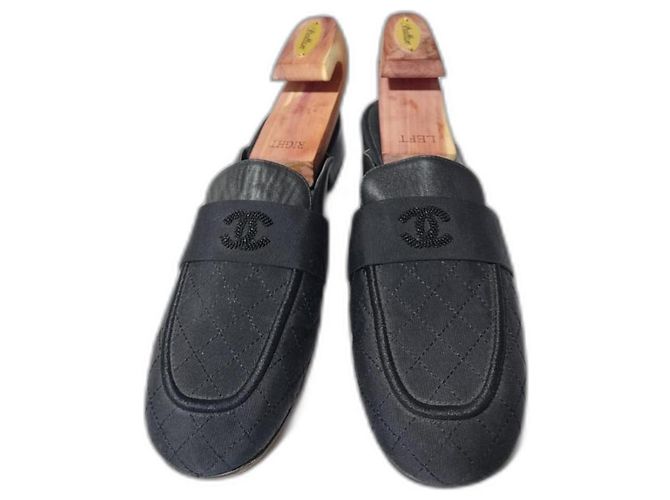 Chanel gesteppte Stoff-/Leder-Mules in Schwarz Größe 41