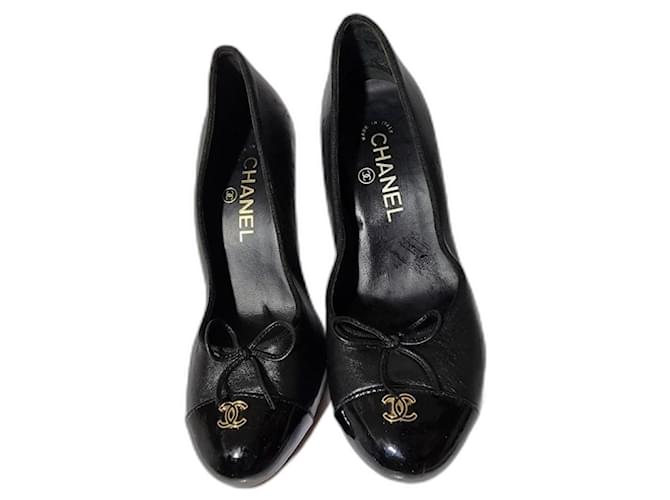 Chanel Leather And Patent CC Cap Toe Pumps Black Size 36C Patent leather  ref.1529553