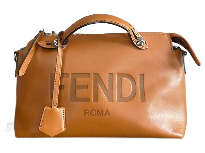 Fendi By the Way Bolsa Boston Medium em couro marrom