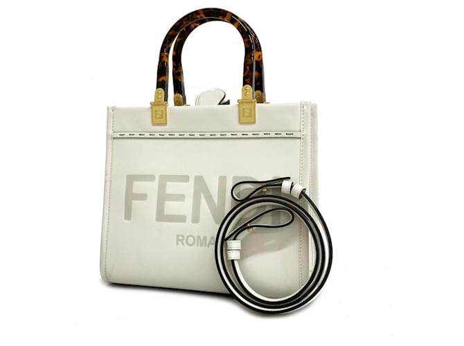 Fendi Handtasche Sunshine Klein aus Leder in Weiß  ref.1536337