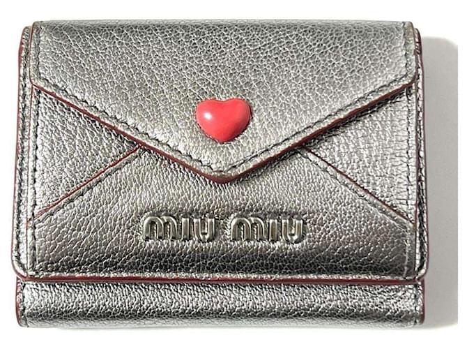 Cartera plegable Miu Miu para mujeres Roja Cuero  ref.1536582