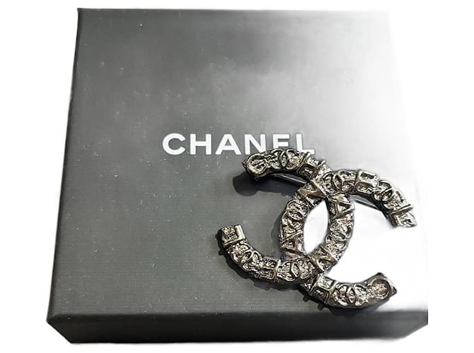 CHANEL  Pins & brooches T.  Metal Black  ref.1539837