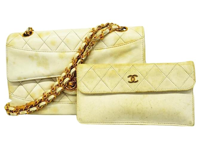 Timeless Chanel Matelassé White Leather  ref.1540154