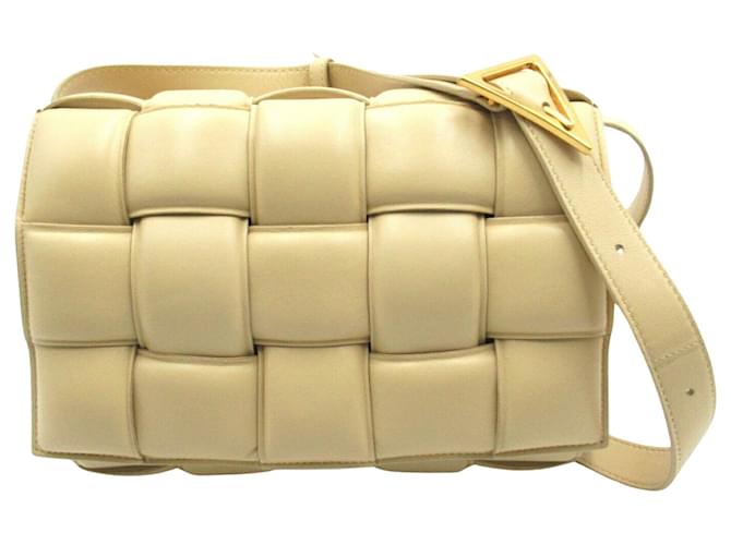 Bottega Veneta Almofadado Bege Couro  ref.1542902