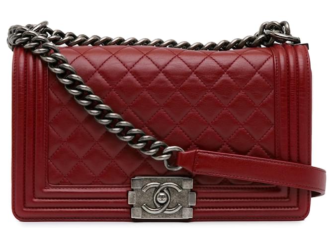 Bolso cruzado Boy Flap mediano de piel de cordero rojo Chanel Roja Cuero  ref.1545349