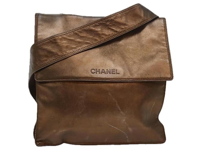 CHANEL Schultertasche aus Leder mit goldfarbenem CC Auth bs16149  ref.1547953