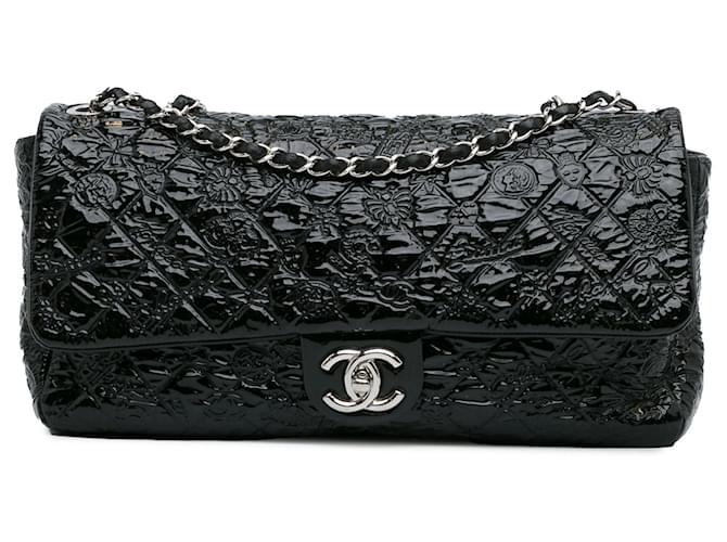 Bolsa de ombro Black Chanel Jumbo em patente com símbolos da sorte Preto Couro  ref.1550041