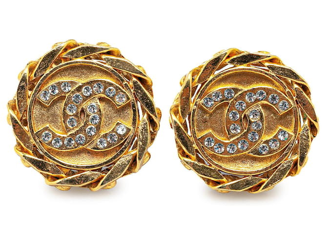 Boucles d'oreilles clip en strass CC plaquées or Chanel Doré  ref.1550085