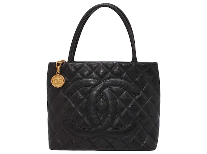 Medaillon Medallón Chanel Negro Cuero  ref.1551677