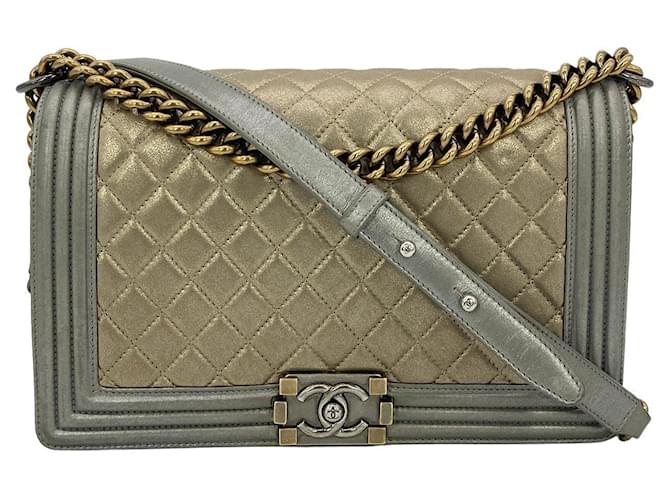 Sac Boy Medium en cuir or argent Chanel Classic Flap Doré Métallisé  ref.1552358