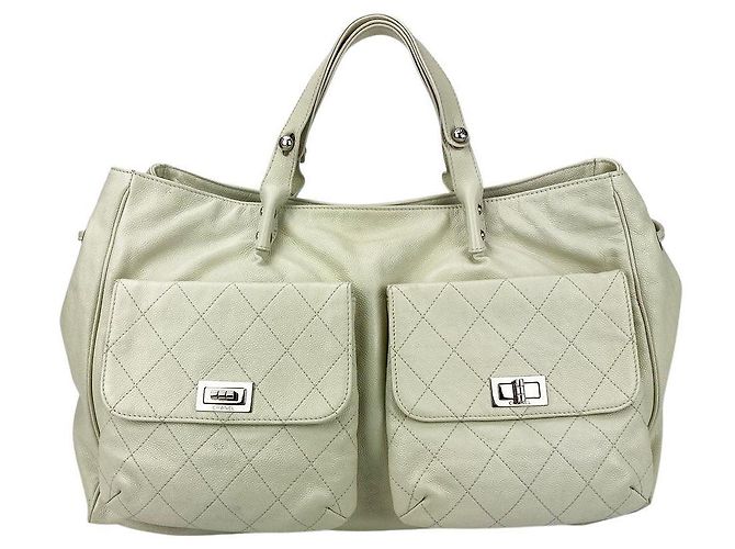 Mademoiselle Chanel White Pocket na bolsa da cidade Branco