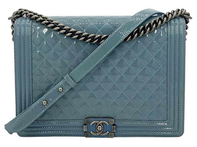 Sac Boy Large en cuir verni bleu clair Chanel  ref.1552447