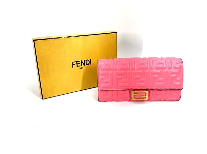 Cartera larga de cuero rosa Fendi