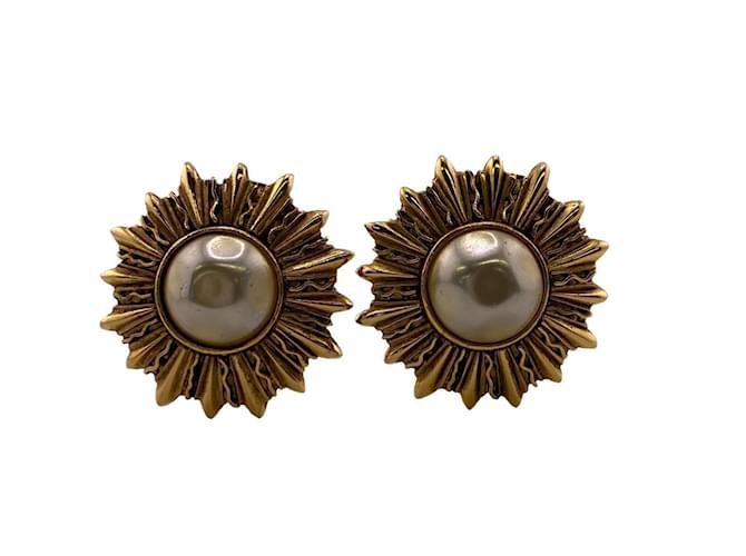 Chanel 2531 Faux Pearl Clip Earrings Golden  ref.1555678