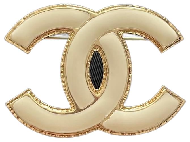 Broche Chanel CC Métal Doré  ref.1556149