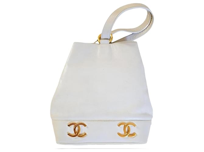 Chanel bucket bag Cream Leather  ref.1556418