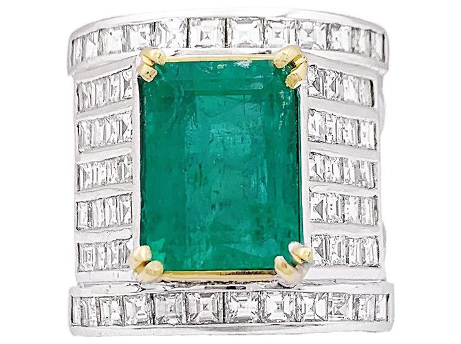Importante anillo Repossi de dos oros, esmeralda, diamantes.
