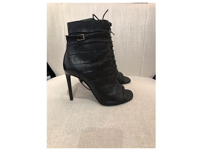 SAINT LAURENT Botines T.EU 38.5 Cuero Negro