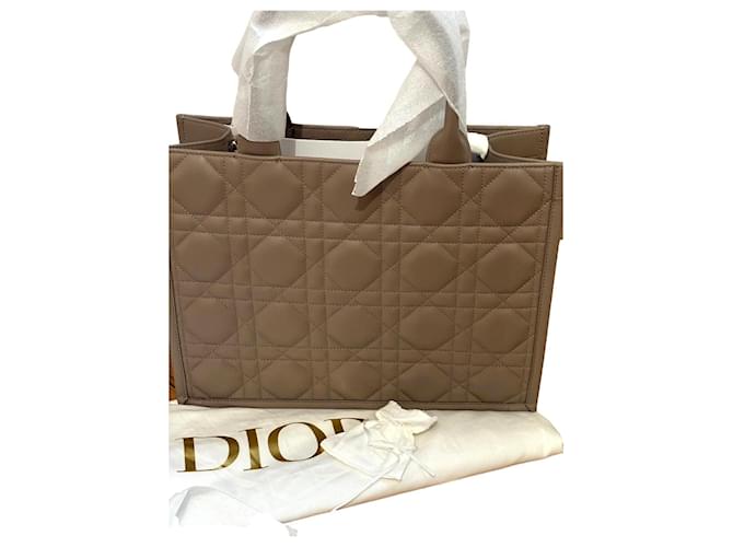 Borsa tote Dior Taupe Agnello Pelle  ref.1560636