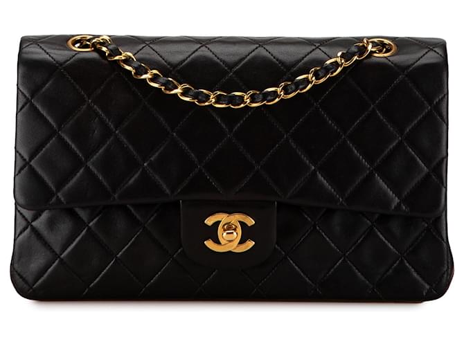 Sac à épaule Chanel Medium Classic en cuir d'agneau noir à double rabat  ref.1561056