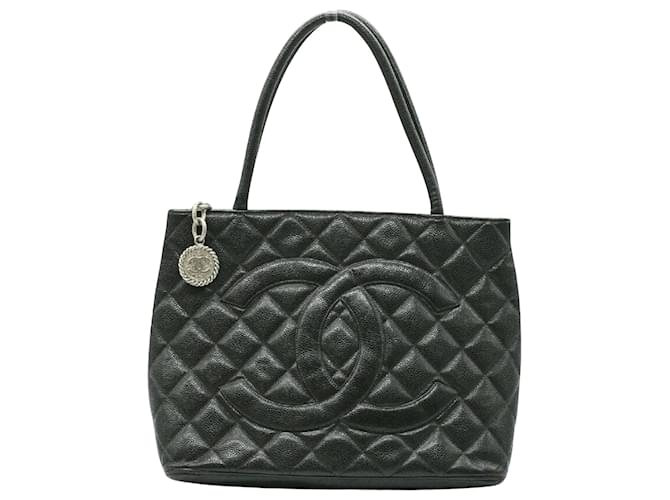 Medallón Chanel Negro Cuero  ref.1562852