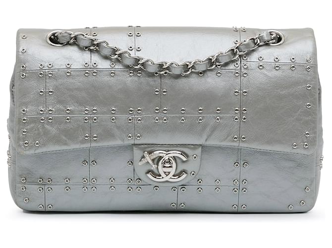 Chanel Argento Medio Pelle di Vitello Lucida Decorata con Borchie Doppio Faldone Airline Vitello simile a un vitello  ref.1564605