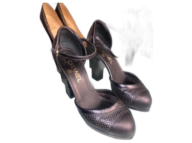 Chanel Sandalen aus schwarzem Leder