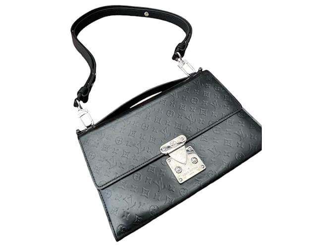 Louis Vuitton Handbags Black Leather  ref.1572960
